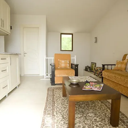 Villa Cennet Bahcesi *